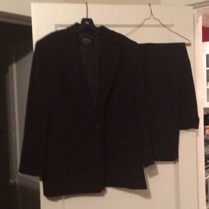 Dana Bachman suit